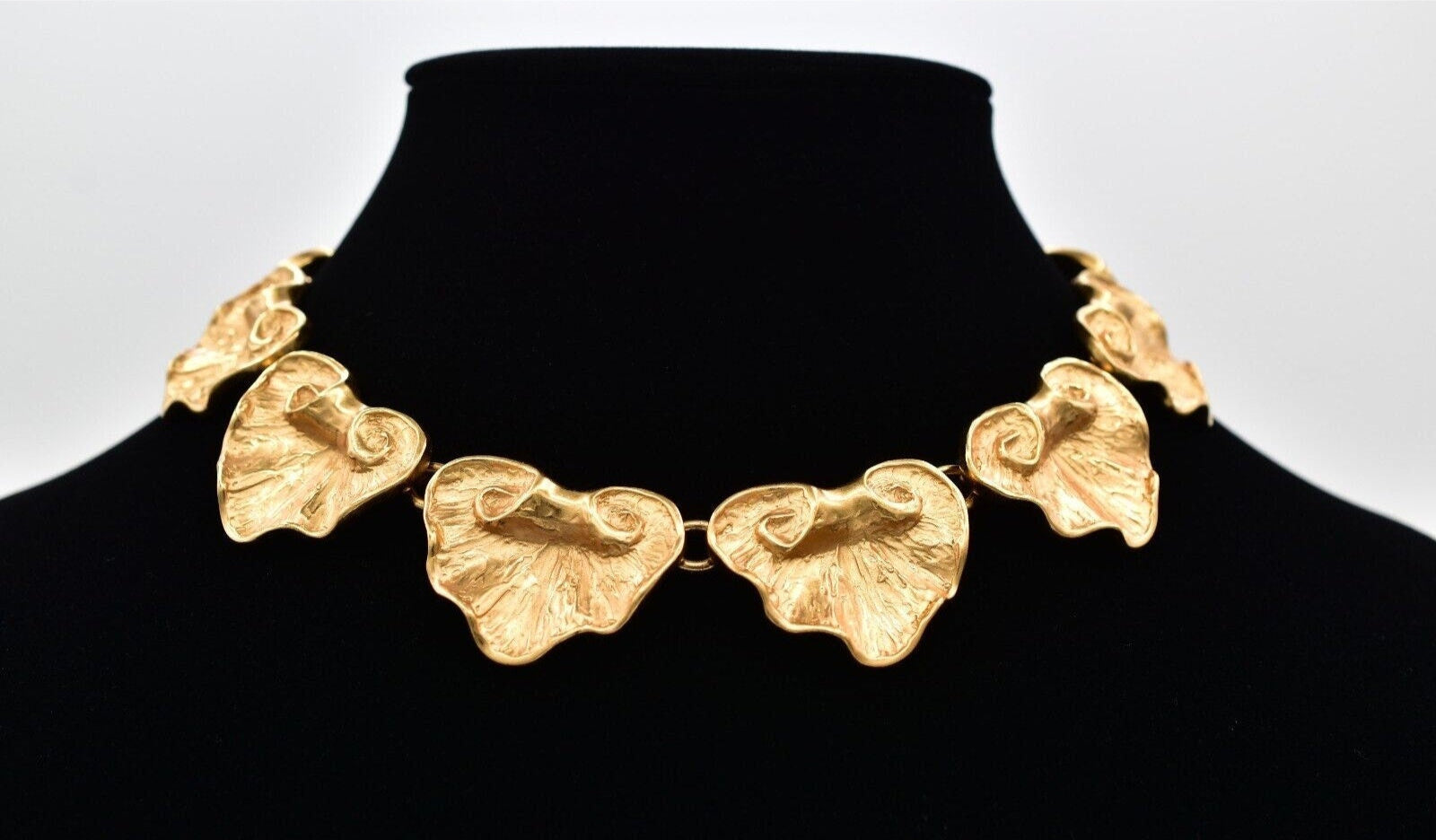 YSL Goossens Vintage Brushed Gold Collar Necklace – Poshique