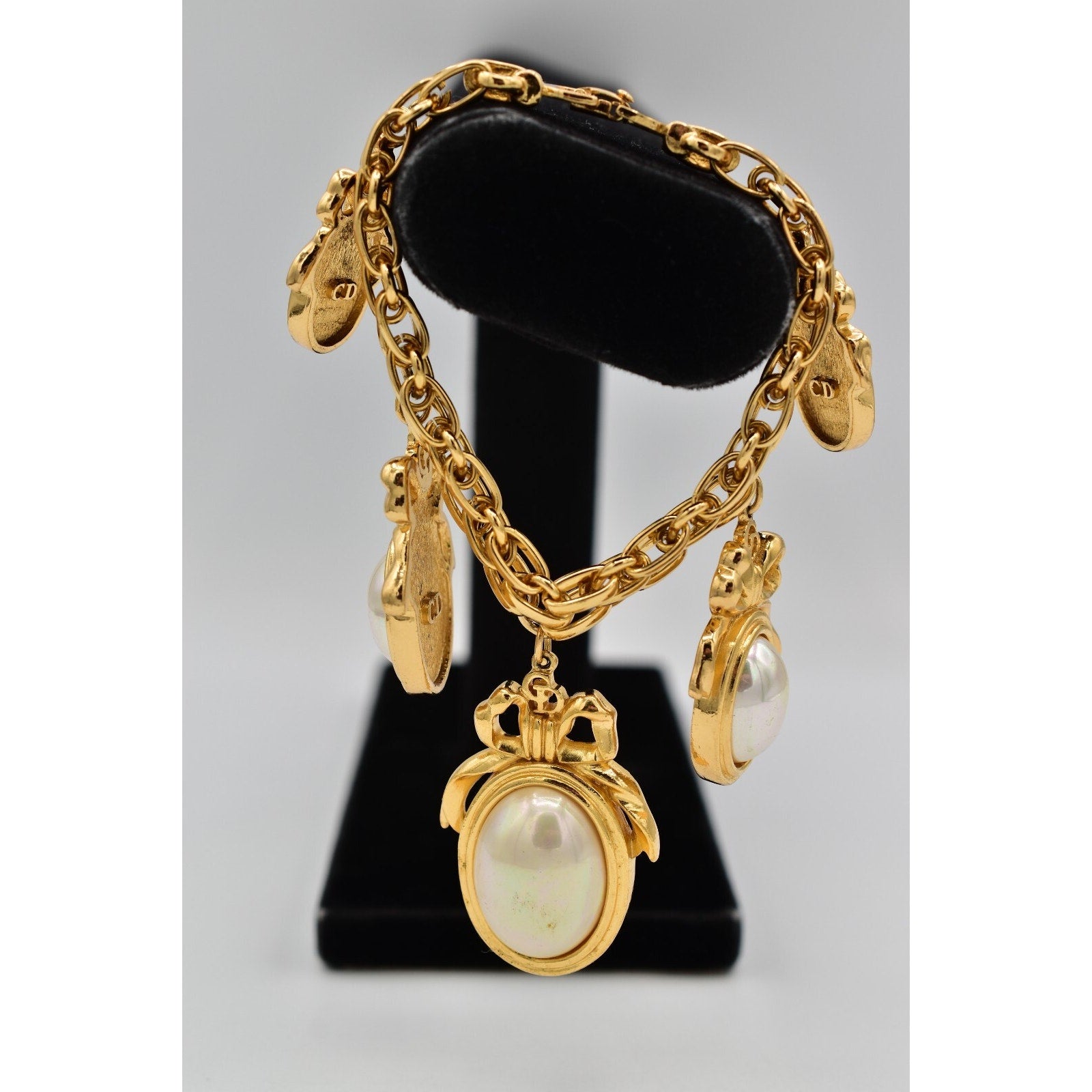 Christian Dior Vintage Logo Bow Charm Bracelet CD Gold Pearl Chunky 7.5 80s Bin7