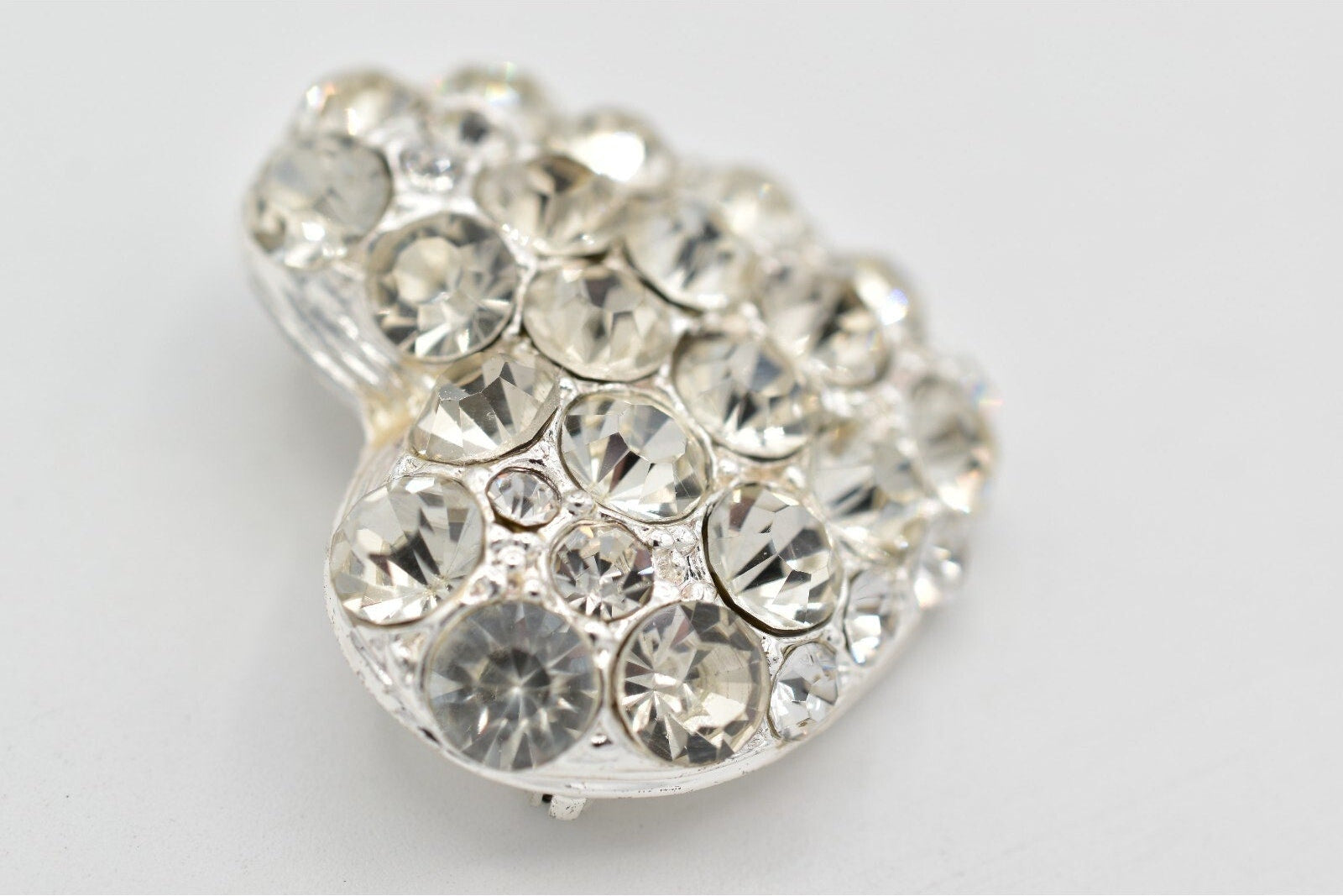 Decorative gemstone heart on a light gray background