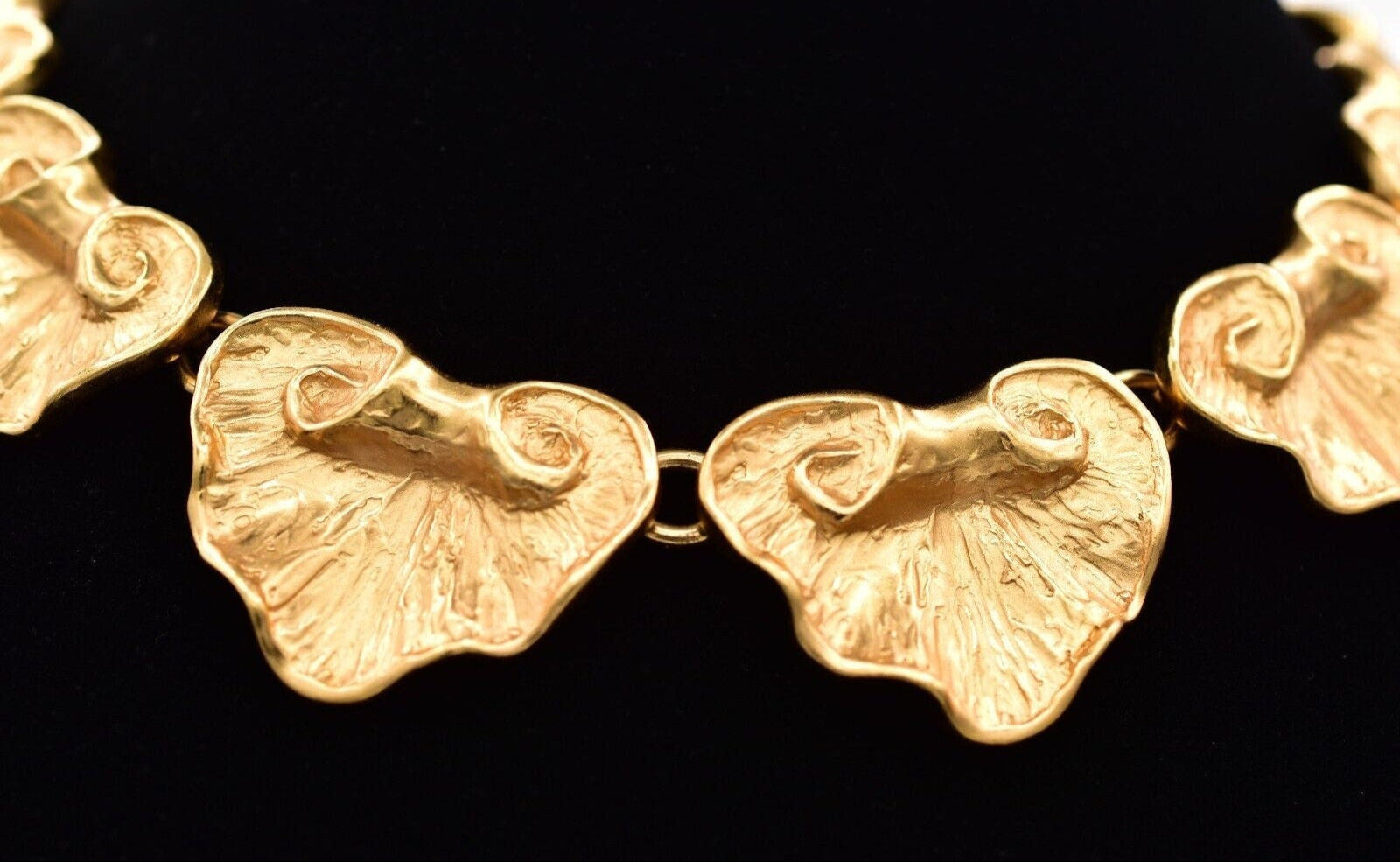 YSL Goossens Vintage Brushed Gold Collar Necklace – Poshique
