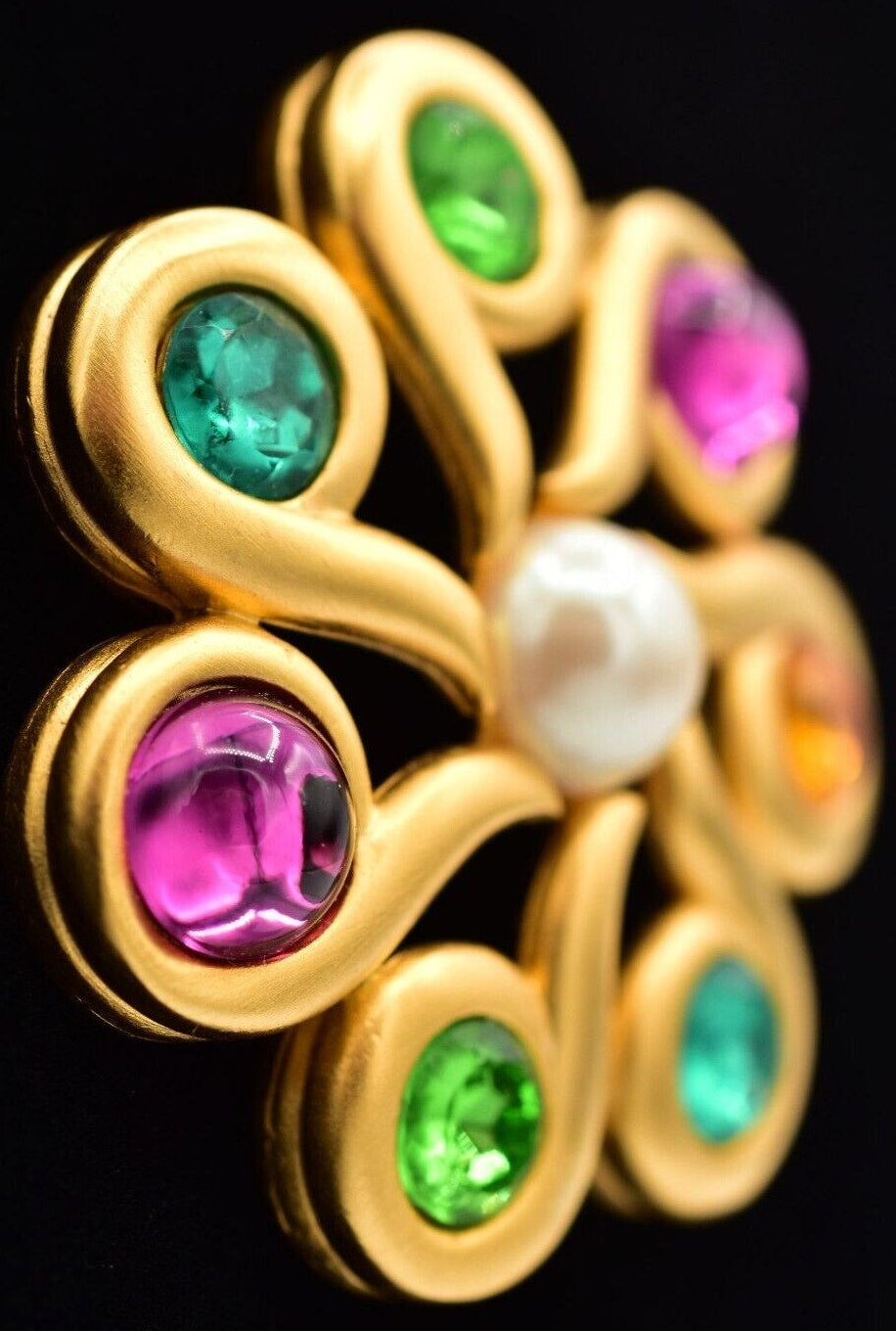 GIVENCHY　フラワー　ブローチ Givenchy Vintage Cabochon Flower Gold Tone Brooch Pin – Poshique